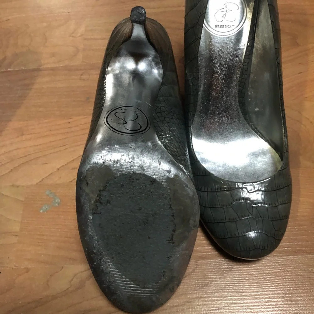 Jessica Simpson Round Toe Pump - Picture 9 of 10